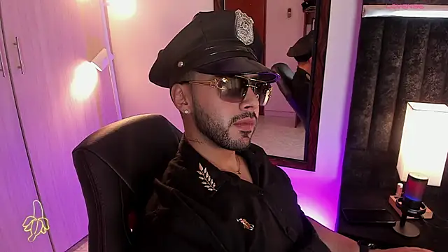 ItsMeEros online show from November 6, 2025, 9:59 pm