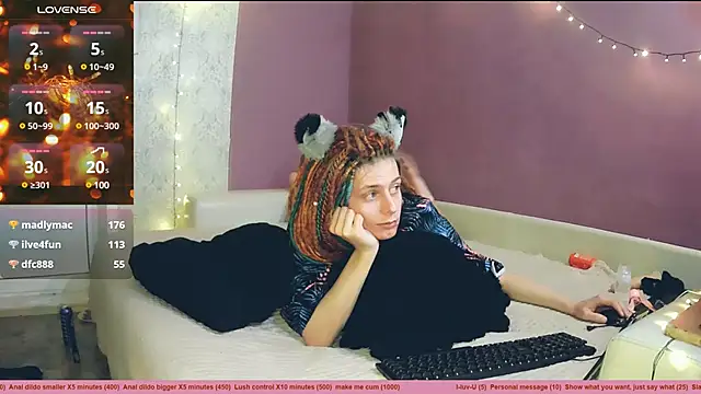 Littlepinkcat online show from December 31, 2024, 3:01 am