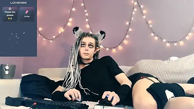 Littlepinkcat online show from February 23, 2025, 7:17 pm