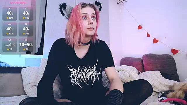 Littlepinkcat online show from March 22, 2026, 4:32 pm