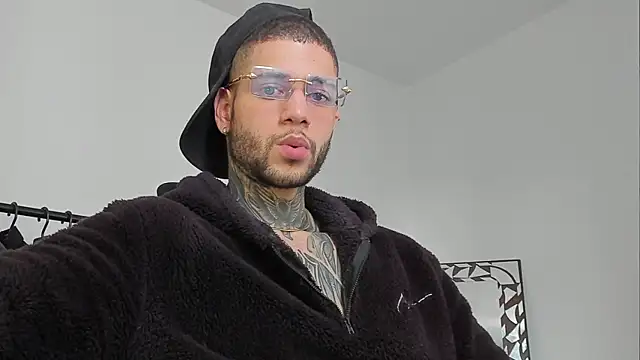  jamesleandros1 online show from October 8, 2025, 7:44 pm