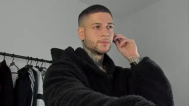  jamesleandros1 online show from October 16, 2025, 10:22 pm