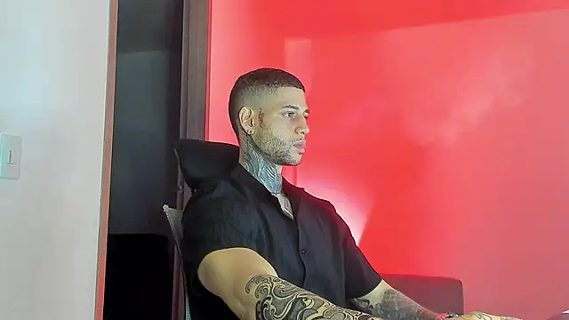  jamesleandros1 online show from April 21, 2026, 1:42 am