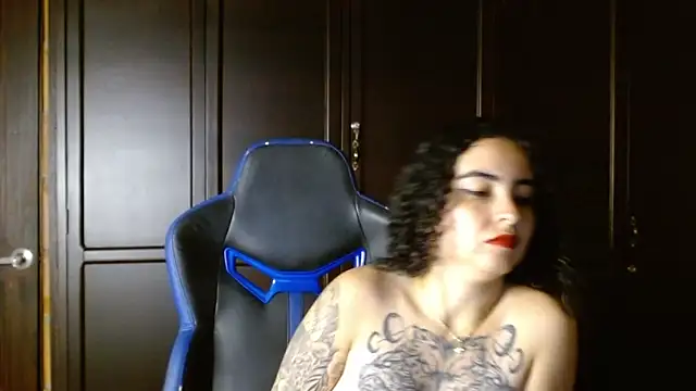 jaydensalvatore  online show from October 31, 2025, 10:44 pm