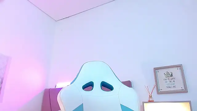 PIA STONE online show from March 6, 2025, 7:54 pm