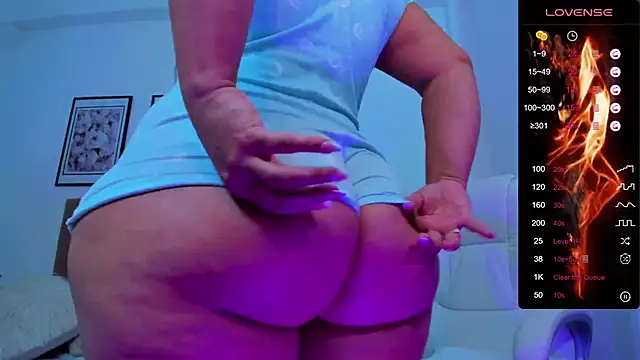 sofihill01 online show from February 27, 2025, 9:47 pm