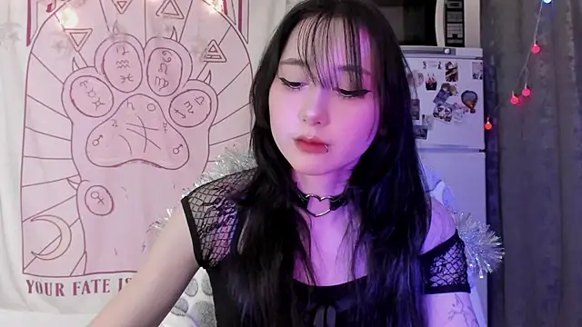 Holy420lolii online show from January 6, 2026, 4:43 pm