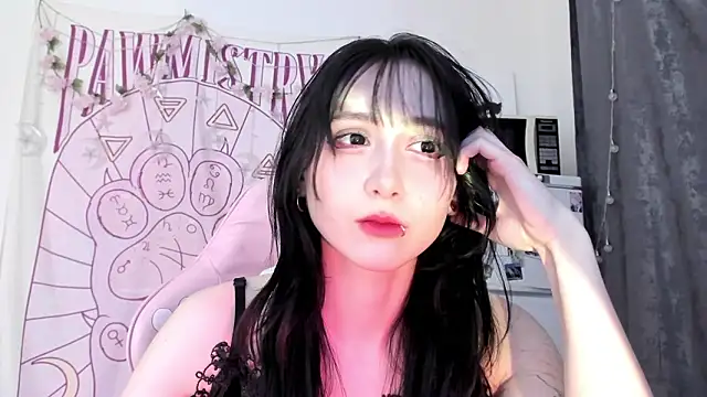 Holy420lolii online show from February 9, 2026, 7:51 pm