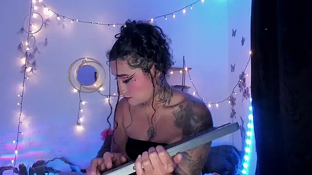 Eva Lee  online show from March 1, 2025, 6:24 am