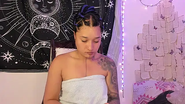 Eva Lee  online show from September 10, 2025, 5:40 am