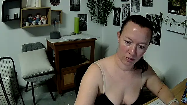 AnyaKreyxh online show from February 15, 2026, 12:58 pm