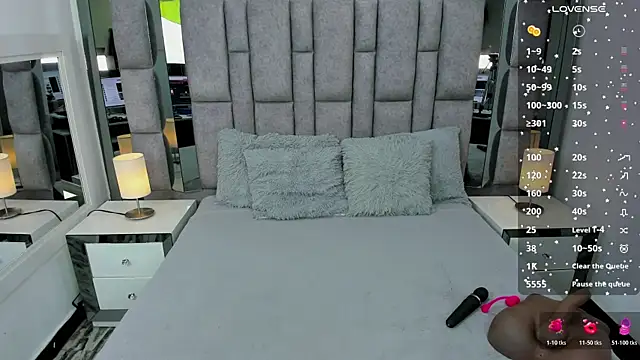 EMMAHILL1 online show from November 12, 2025, 11:21 am