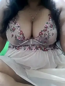 Snapshot of chubby_wife chatting on December 25, 2024, 4:22 pm chubby wife online show from December 25, 2024, 4:22 pm