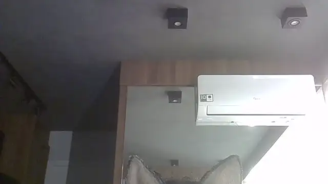 Skinny-Kitten online show from November 8, 2025, 1:44 pm