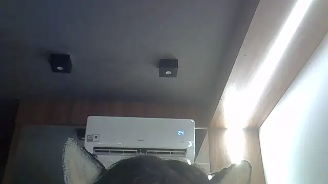 Skinny-Kitten online show from April 8, 2026, 12:38 pm