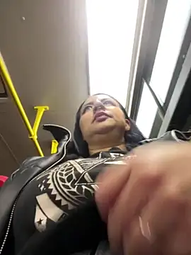 Abril Luv online show from October 8, 2025, 12:52 am