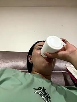 Abril Luv online show from October 29, 2025, 1:52 am