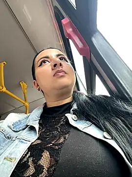 Abril Luv online show from November 21, 2025, 12:15 pm