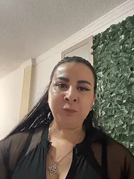 Abril Luv online show from November 24, 2025, 12:38 pm