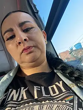 Abril Luv online show from February 9, 2026, 12:09 pm