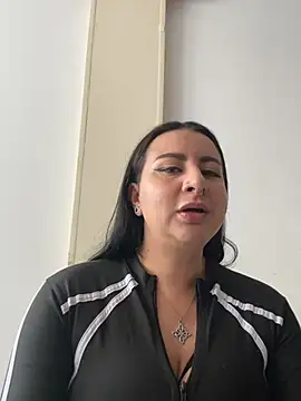 Abril Luv online show from April 20, 2026, 1:36 pm