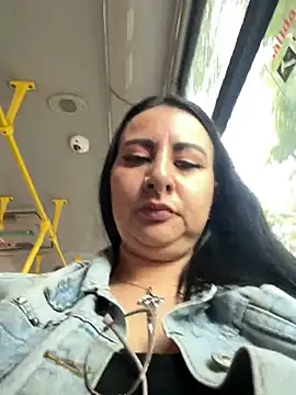 Abril Luv online show from April 21, 2026, 12:22 pm