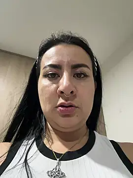 Snapshot of Abril_Luv chatting on April 23, 2026, 12:45 am Abril Luv online show from April 23, 2026, 12:45 am