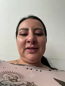 Snapshot of Abril_Luv chatting on July 23, 2026, 2:04 pm Abril Luv online show from July 23, 2026, 2:04 pm