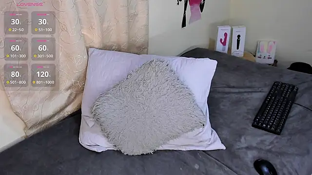 Juli Castillo8 online show from February 10, 2025, 5:09 pm