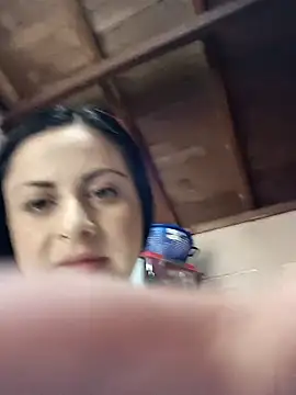 Juli Castillo8 online show from September 17, 2025, 1:24 pm