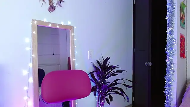 alisseallie online show from December 20, 2024, 3:36 am