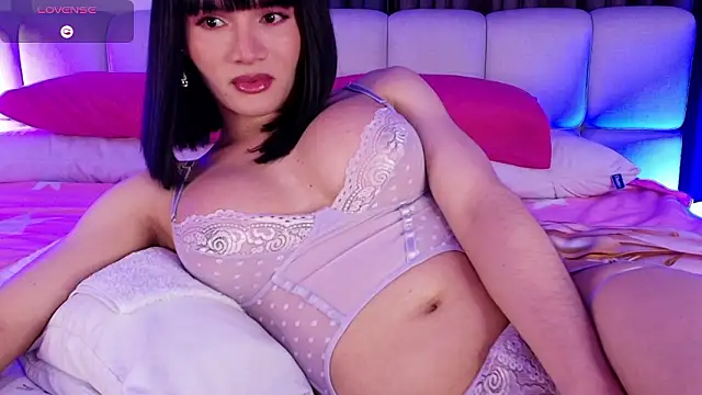 sweetieluna01 online show from February 1, 2026, 2:43 am