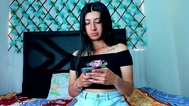 EmmaWilliamss online show from December 23, 2024, 3:23 pm