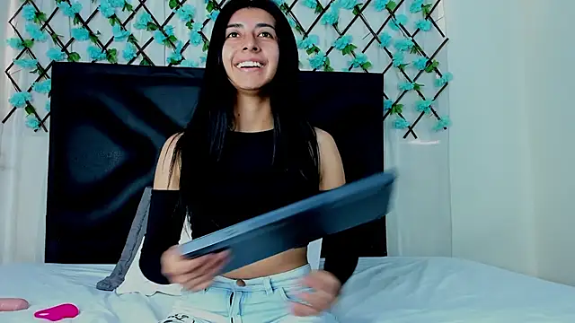 EmmaWilliamss online show from January 19, 2025, 4:04 pm