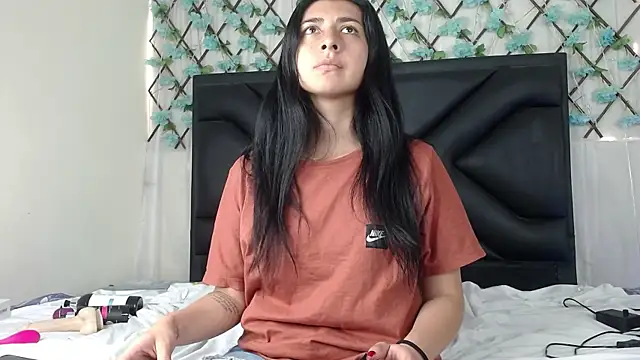 EmmaWilliamss online show from November 13, 2025, 5:12 pm