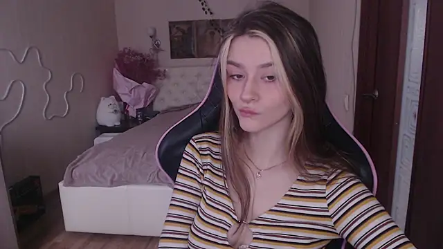 jeann elsaa online show from March 1, 2025, 7:08 am