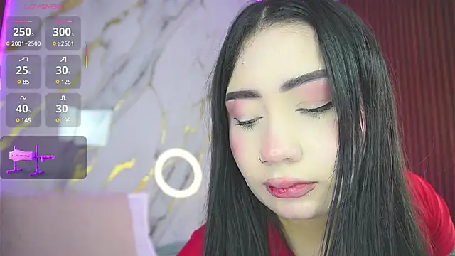 Snapshot of haylie_ chatting on February 2, 2025, 8:24 am haylie online show from February 2, 2025, 8:24 am