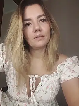 KrissSexi online show from November 5, 2025, 6:24 am