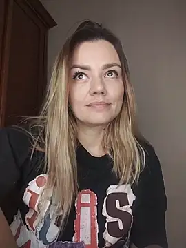 KrissSexi online show from December 5, 2025, 5:09 pm