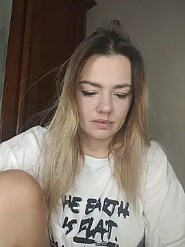 KrissSexi online show from December 18, 2025, 4:40 am