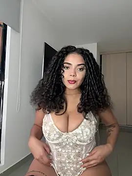 Mariecurl online show from April 5, 2026, 7:44 pm