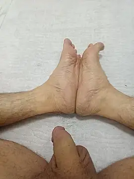 Hardapple01 online show from October 19, 2025, 7:20 am