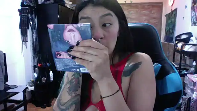 AngelaQueen  online show from November 17, 2025, 3:29 pm