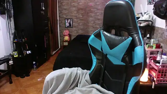 AngelaQueen  online show from January 15, 2026, 4:22 pm