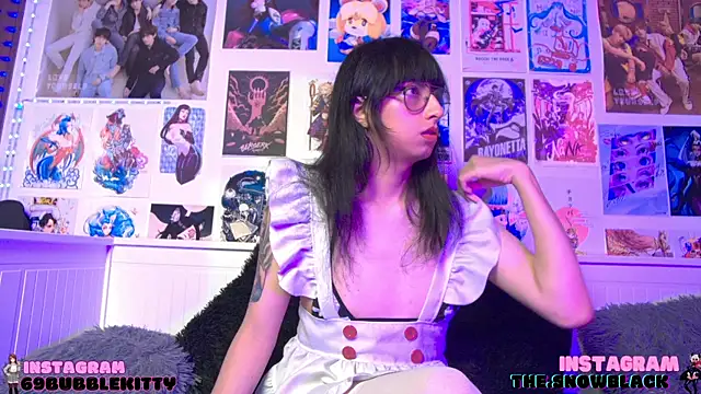 snowblack  online show from March 16, 2025, 2:44 pm