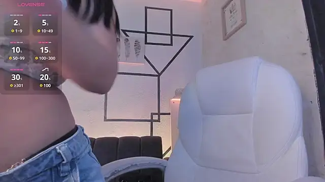 LunaBaker-1 online show from January 14, 2025, 9:51 pm