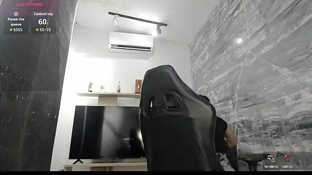 LunaBaker-1 online show from September 19, 2025, 7:14 pm