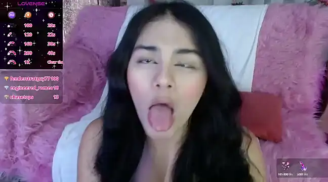 Snapshot of Saray_Cute_ chatting on December 12, 2024, 4:32 pm Saray Cute online show from December 12, 2024, 4:32 pm