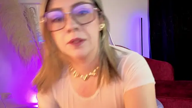 Isabella lt online show from March 26, 2026, 10:21 am