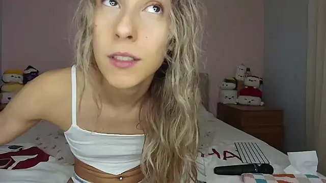 Snapshot of Chiara_2002 chatting on July 22, 2026, 8:11 pm Chiara 2002 online show from July 22, 2026, 8:11 pm